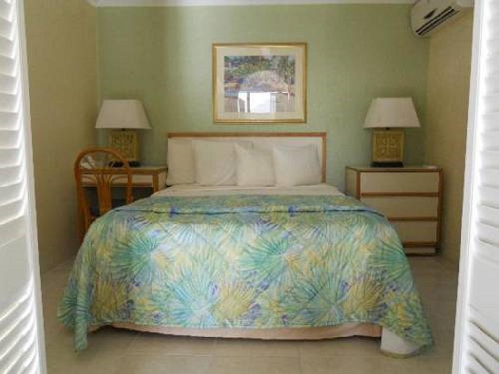 Flamboyan On The Bay Resort & Villas Canaan Exterior photo